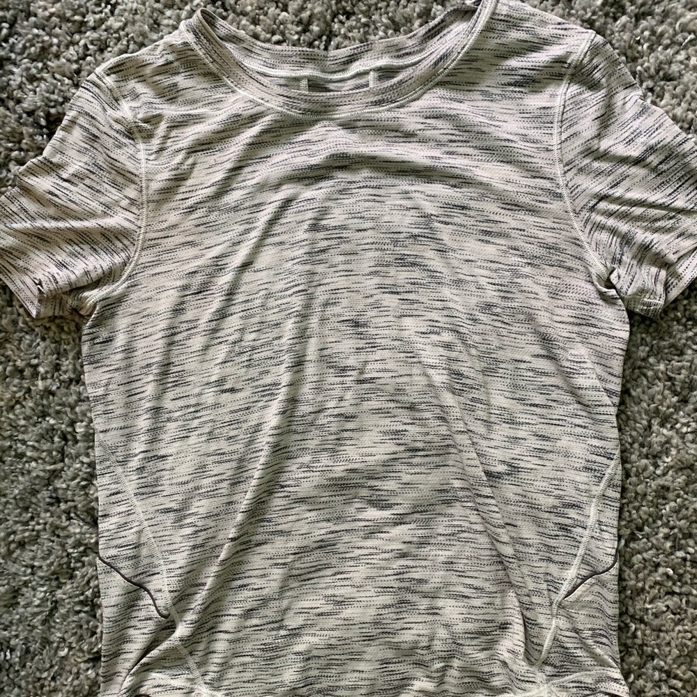 Lululemon workout shirt